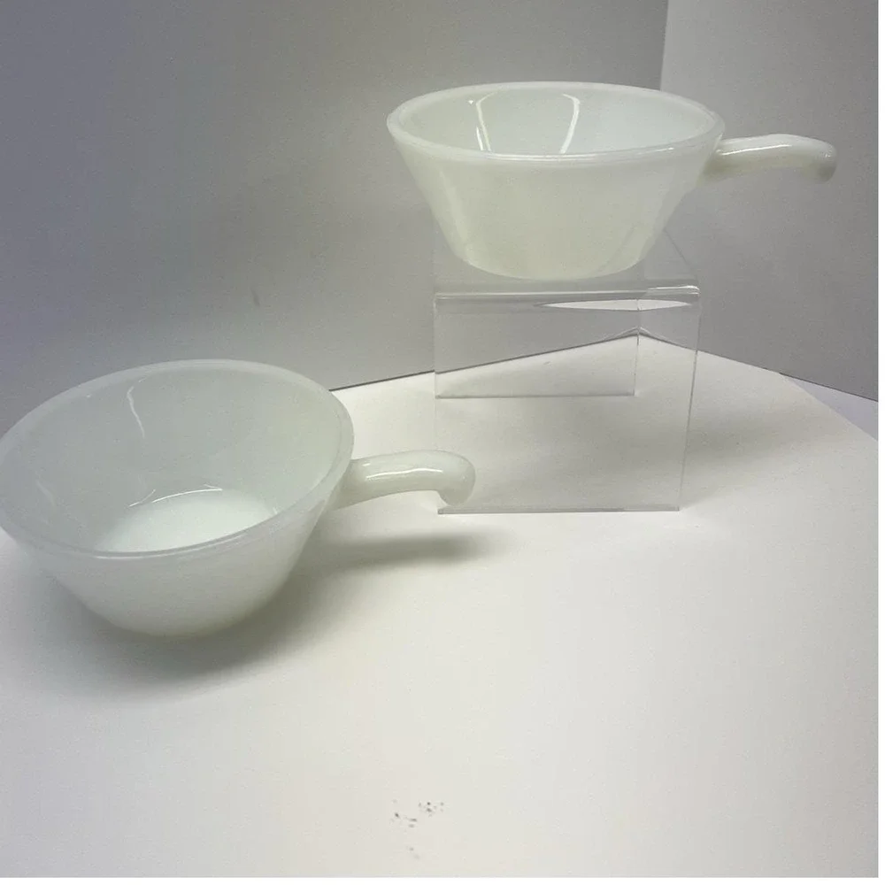 Vintage Anchor Hocking Fire King Milk Glass Handled Soup Bowl Chili Crock USA